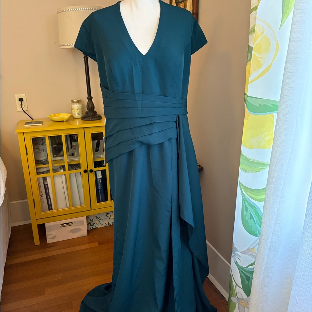 Elegant Teal Evening Gown